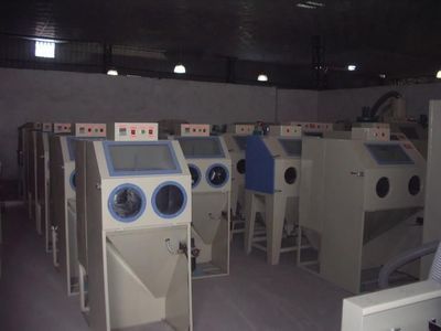 陽江小型刀具噴砂機與鋸片噴砂機 高效精飾的工業(yè)利器